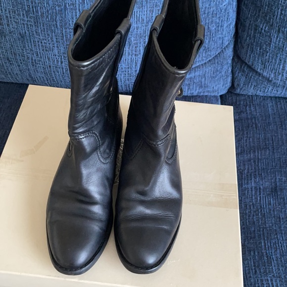 Black leather Burberry boots . Size 9 - Picture 2 of 8